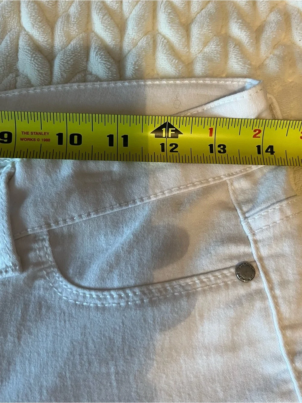 Jordache Women’s White Mid Rise Ankle Length Pull up Pants Size Small Stretchy